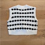 L'Academie L’Academie - Danelea Cropped Sleeveless Vest in Ivory & Black Photo 3