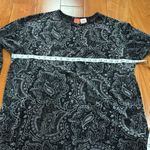 Liz & Co Women’s Pretty Velvet Paisley 3/4 sleeve top SZ M Gray Size M Photo 5