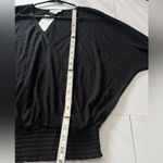 Evereve NWT Layla Black Lightweight Smocked Top size small Photo 6