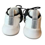 Nike  Air Versitile Womens Basketball Shoes Black White Sneakers Size 8 Photo 2