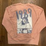 Taylor Swift  1989 (Taylor’s Version) Crewneck Pink L Photo 0