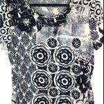 Peter Nygard  M Black White Stretch Top Photo 0