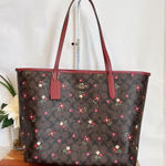 Coach  City Tote In‎ Signature Canvas With Heart Petal Print Photo 0