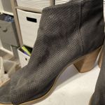 Abound  Womens Tan Perforated Back Zip Peep Toe Block Heel Ankle Booties Size 8 M Photo 2