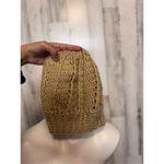 H&M Woman’s brown crochet beanie Photo 1