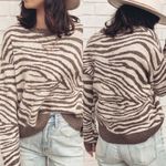 Olivaceous  zebra printed sweater‎ Photo 1