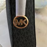 Michael Kors NWT Jet Set Travel Large Logo
Messenger Bag Photo 7