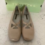 Trotters shoes women’s 9.5 Maggie ballet flats slip on gold leather casual shoes Photo 1