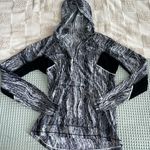 Lululemon Hoodie Runbeam in Black and White Photo 0