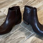 B.O.C. NWOB Women's Lydia Back Belt Comfort Bootie SIZE 5.5 Brown Photo 4