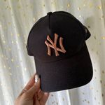 New York Yankees Women's Metallic Rose Gold New Era 9Forty Strap Back Hat Cap Black Photo 1