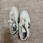 VEJA  V10 sneakers women’s size 7 Photo 2