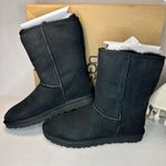 UGG Classic short II black casual outdoorsy comfy winter stylish fall Photo 1