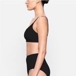 SKIMS ‎ Cotton Jersey Scoop Bralette NWT soot black size L Photo 4