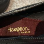 Black Women's Heels with Bow Detail Size 8 Photo 4