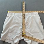 Under Armour  Womens Golf Shorts 14 Off White Flat Front Stretchy Lightweight Photo 2