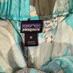 Patagonia  Barley Baggies Print Shorts Womens Medium Blue Hibiscus FieldTurquoise Photo 4
