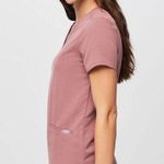 FIGS  Mauve Casma 2 Pocket Top Photo 3
