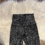 Lululemon  Wunder Under Pant (Hi-Rise) in the "Splatter White Black" color size 4 Photo 2