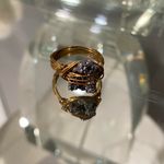 Shiny Stone And Gold Ring Photo 0