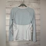 Athleta  Long Sleeve Workout Top Size Medium‎ Woman’s Photo 4