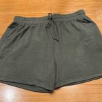 Terra & Sky  olive green shorts size 0X (14w) . Photo 0