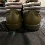 Reebok Womens sz6 Classic velvet high top shoes Photo 6