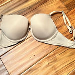 PINK - Victoria's Secret Women’s nude Victoria secret pink bra. Size 34c Photo 0
