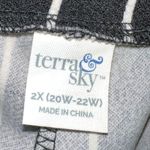 Terra & Sky 🌷Nwt!  black wide leg pants with white stripes and tie waist! Photo 5