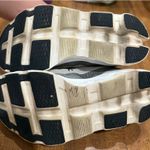 on cloud Running Shoes Photo 8