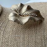 Vintage Brooch Pin Brushed Textured Gold Tone Leaf Crystal Rhinestones Judy Lee Photo 6