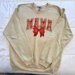 Gildan  Cream and Red Crewneck Sweatshirt with Festive Plaid “Mama”Design Size L Photo 0
