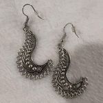 Elegant Silver Paisley Earrings Photo 0