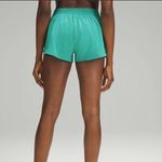 Lululemon  Hotty Hot High-Rise Lined Short 2.5" Size 10 - Kelly Green Photo 1