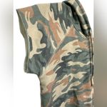 Chaser  camo cut off sleeve hooded sweatshirt NWT Photo 2