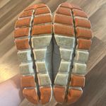 on cloud Running Shoes Photo 2