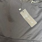 Black Sleeveless V Photo 5