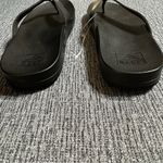 REEF  Women’s Cushion Court Black Flip Flops Photo 6