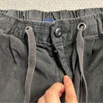 American Eagle Outfitters AEO Charcoal Gray Pull On Soft Cargo Pants Size 0 EUC Photo 3