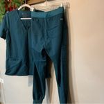 FIGS  Zamora Jogger Scrub Pants & Casma Top Set Caribbean Blue Teal Photo 5