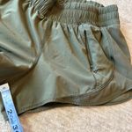 Lululemon  Womens Hotty-Hot Low Rise Running Shorts No Lining 2.5" Inseam Size 6‎ Photo 7