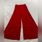 Chic Scarlet Wide Photo 2