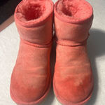 UGG  Pink Classic Low Boots Woman’s Size 6 -Could Use A Cleaning Photo 0