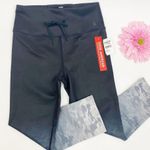 Good American Cinched Waist Ombré Camo Camouflage Capri Leggings: Black/Grey Photo 4