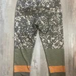 prAna WOMEN'S 3/4 LEGGING PILLAR PRINTED CAPRI (SLATE CANOPY) Size Medium. Photo 10