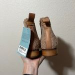 Toms Honey Tan Ella Leather and Sherpa ankle Chelsea boots Bootie NEW Womens 9.5 Photo 3