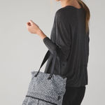 Lululemon  Twice as nice tote miss mosaic black Photo 0