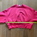 Nike  Women's Pink cropped sweater used Photo 4