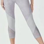 Fabletics Brogan Powerhold Leggings – Gray Floral Lace Panel Capri – Size M Photo 0