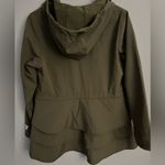 New Balance  Women’s M Lightweight Jacket Photo 1